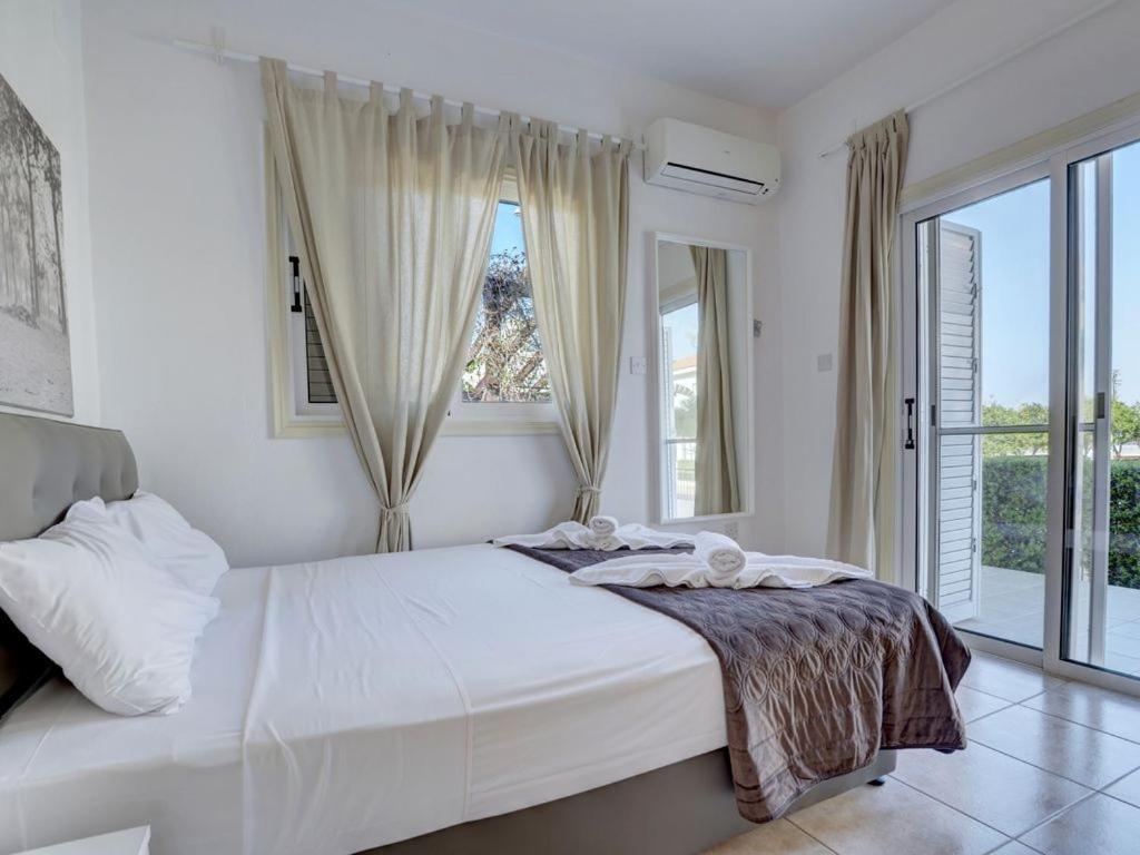 Oforo Selene - Stunning 4 Bedroom - By Fig Tree Bay - Sea Views * Protaras